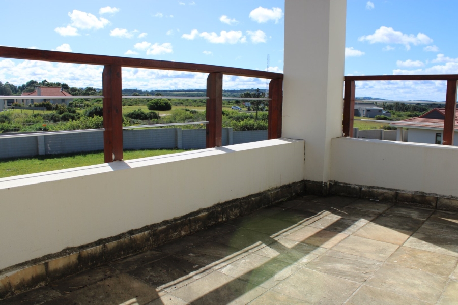 4 Bedroom Property for Sale in Kidds Beach Eastern Cape